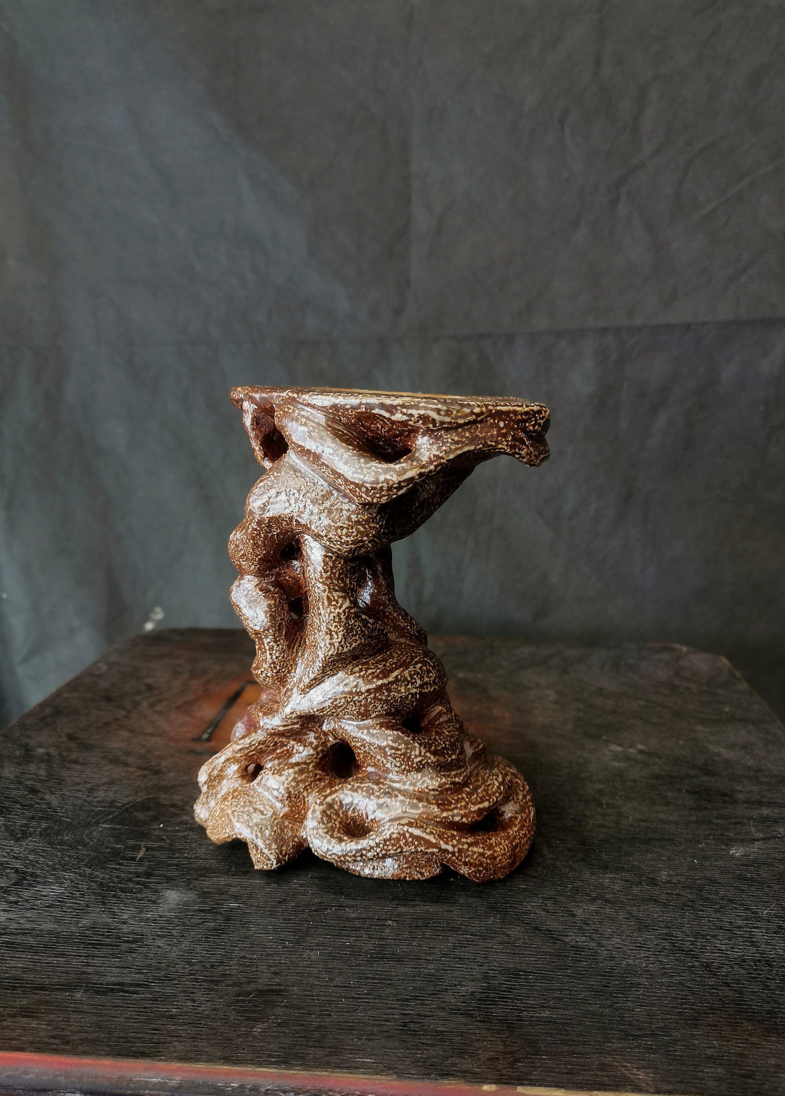 Salt-glazed bonsai stand - view 2